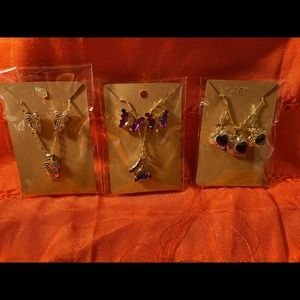 Set of earrings and necklaces.